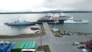 Aumenta recalada de yates de lujo en terminal de Puerto Natales