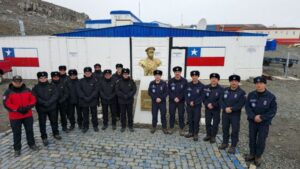 La Armada de Chile conmemoró la memoria del piloto Luis Pardo