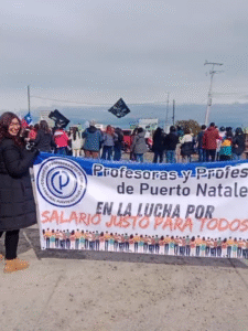 Profesores de Natales cortaron ruta 9 y SLEP llamó a diálogo