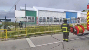 Fuga de gas desde medidor obligó a evacuar jardín infantil