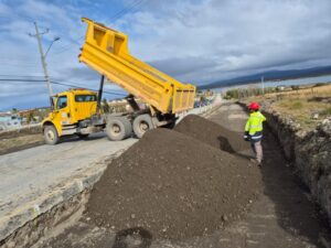 Intensa labor de Vialidad a la entrada de Puerto Natales