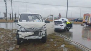 Volcamiento, colisiones y atropello marcaron el lluvioso martes en Punta Arenas
