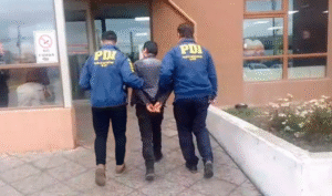 PDI salvó la vida de mujer que estaba siendo ahorcada con cinturón de seguridad