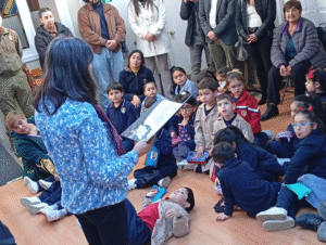 Estudiantes del Colegio Francés recibieron a cuentacuentos