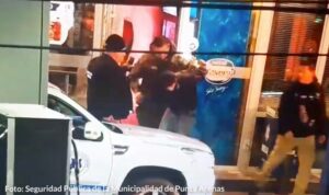 Dos detenidos tras intento de hurto en estación de carga de combustible