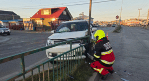 Conductor lesionado tras chocar contra barrera de contención