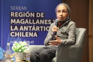 Premio de Literatura explicó su proceso de escritura