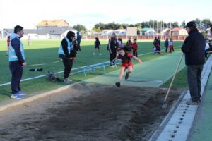 Más de 200 escolares en jornada de atletismo