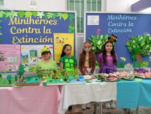 Estudiantes de Insafa caracterizaron su libro favorito