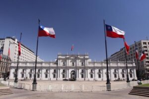 Gobierno dice estar “dilucidando” si suspensión del alza arancelaria de Trump incorpora a Chile