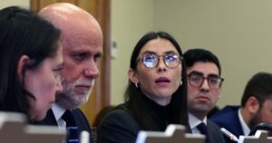 Escala presión sobre el gobierno y surgen críticas de “amiguismo”