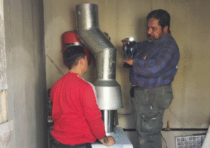 Instalan nueva caldera en Escuela Puerto Toro