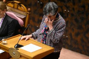 Políticos regionales analizan los mecanismos de sucesión parlamentaria