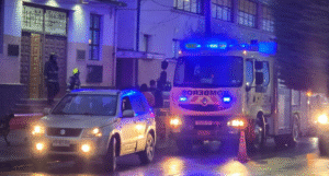 Desconocidos prendieron fuego a mueble con libros en el Liceo Luis Alberto Barrera