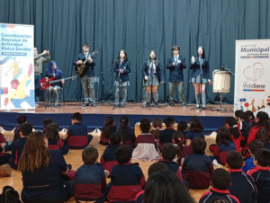 Estudiantes de Liceo Luis Alberto Barrera interpretaron sus propias creaciones