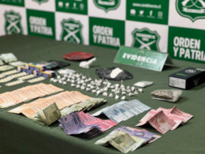 Lo detuvieron por una orden vigente y le encontraron droga