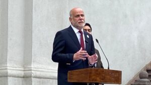 Ministro Elizalde por mal uso de licencias médicas
