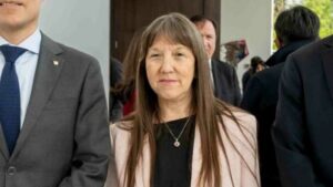 Hermana de Monsalve renuncia a la Superintendencia de Salud