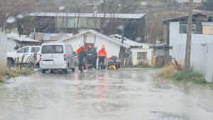 Fuertes lluvias en Punta Arenas provocan desbordes de cauces y suspensión de clases