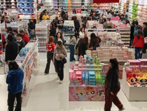 Furor de magallánicos por apertura de nueva tienda “Miniso” en Punta Arenas
