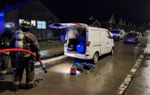 Prendió un cigarrillo y su auto explotó:  conductor grave con riesgo vital