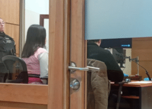 Condenada por agresión con arma blanca se presentó en la comisaría con un cuchillo