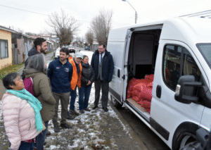 Cooperativa recibe furgón para potenciar agricultura asociativa