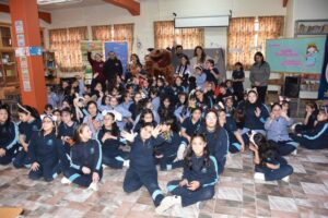Niños aprenden sobre prevención de la hidatidosis a través del teatro de sombras