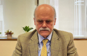 Diputado Matheson critica calidad de construcción de viviendas sociales en Natales