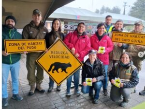 Guardaparques de Conaf refuerzan la campaña #LentoPorLaFauna con  instalación de señaléticas