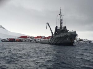 Navegar por las aguas australes: dos décadas de servicio y compromiso con Chile