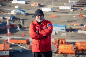 En honor al científico chileno Marcelo Leppe bautizan una isla de la Antártica
