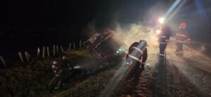 Auto volcó por la escarcha y terminó envuelto en llamas anoche en la Ruta 9 Sur