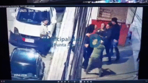Cámaras de seguridad captaron violenta riña