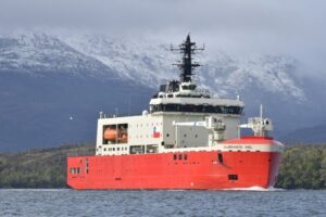 Tras dos meses en mantenimiento: Rompehielos “Viel” retornó a Punta Arenas
