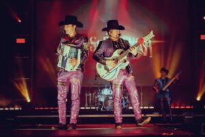 “La Descendencia” llega con sus mejores rancheras a Dreams Punta Arenas