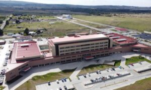 “Hemos cumplido un hito importante”: estudiante acuchillado en el corazón dio sus primeros pasos