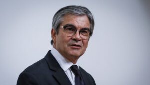 Sorpresiva renuncia de Marcel a Hacienda genera incertidumbre y diversas reacciones en Magallanes