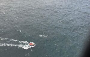 Hallan con vida a uno de los cuatro pescadores desaparecidos tras naufragio