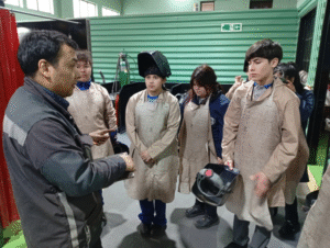 Estudiantes de octavo básico vivieron una mañana como “industrialinos”