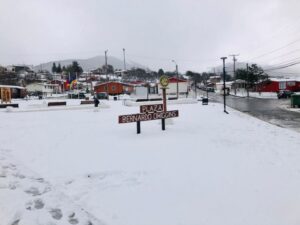 La nieve sorprendió a Puerto Williams en la llegada de la Primavera