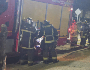 Internado en la UCI del Hospital Clínico quedó joven rescatado de incendio