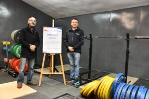 Acuerdo estratégico fortalece escuela de pesas