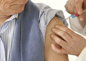 Magallanes es la segunda región con menor cobertura de vacunación en adultos mayores
