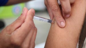 Salud llama a grupos de riesgo a vacunarse contra el coqueluche