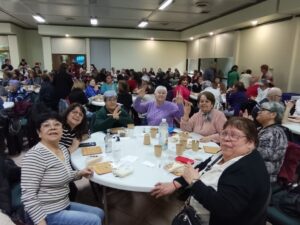 Más de 600 adultos mayores de Punta Arenas disfrutaron del bingo “Los que Pasaron Agosto”