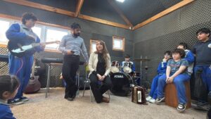 Pastora Alfonsina compartió su música en Magallanes