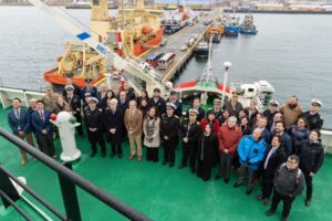 Chile cierra exitosa reunión antártica con visita al Rompehielos “Almirante Viel”