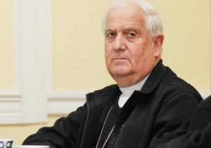Obispo Alejandro Goic está conectado a ventilación mecánica tras grave estado de salud