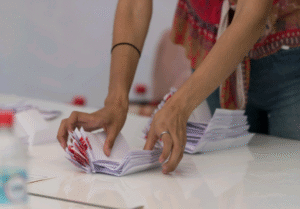 Aprueban multa de hasta $100 mil por no votar